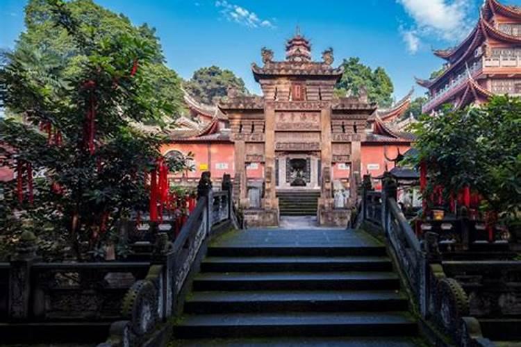 进门左边鞋柜怎么摆 进门左边鞋柜摆放什么招财