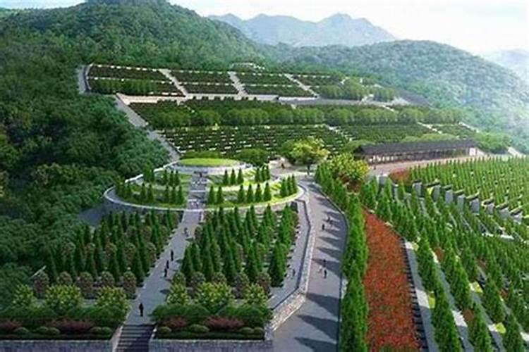 厂房门前有一墓地,风水怎么样？