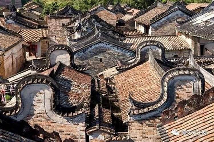 喜金土客厅摆放什么