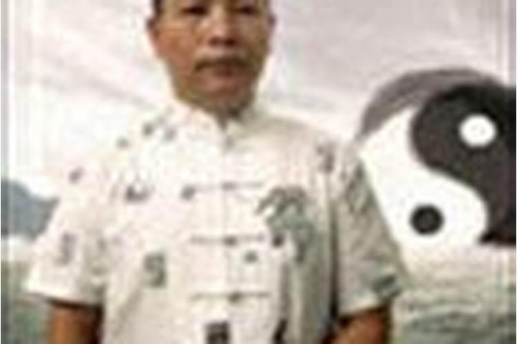李居明大师教你装吉屋作者简介