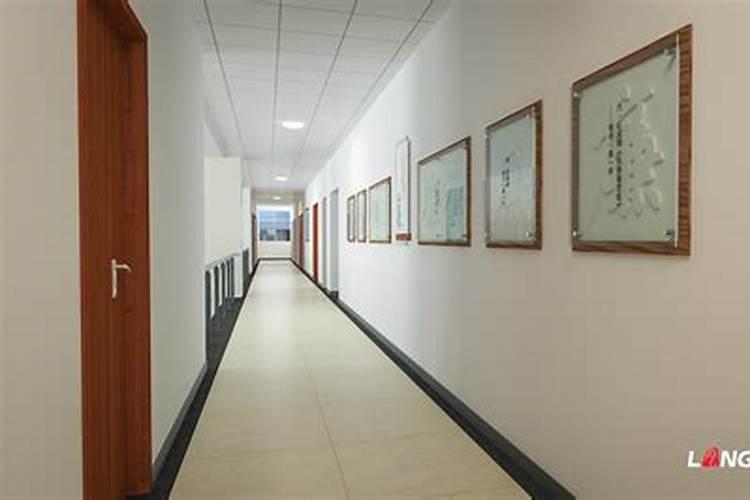 办公室门直对楼道对风水好吗？有什么技巧吗？
