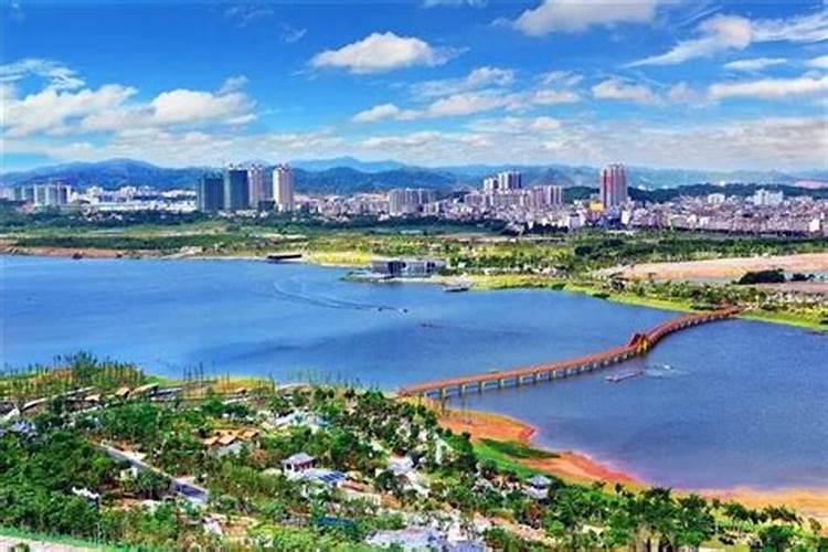 广西壮族自治区梧州市龙圩区龙圩镇下辖村委会有哪些？