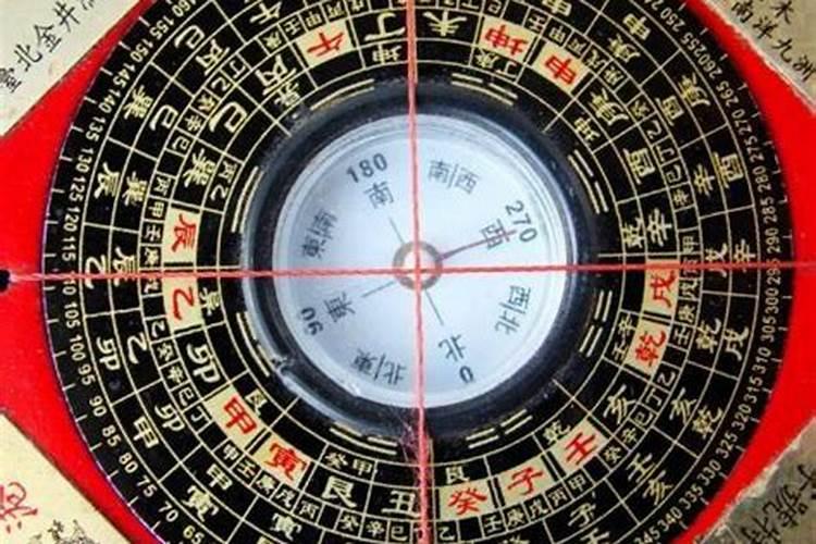风水先生看墓地罗盘怎么放？
