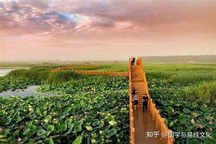卧室沙发怎么放卧室好呢 卧室沙发摆放效果图
