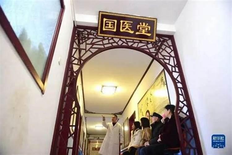 我是开印刷店的,店里总是留不住人员工,风水先生说我店面太浅了。请问...