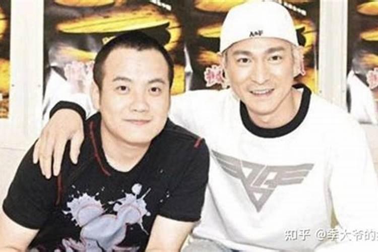 房间小如何摆放床