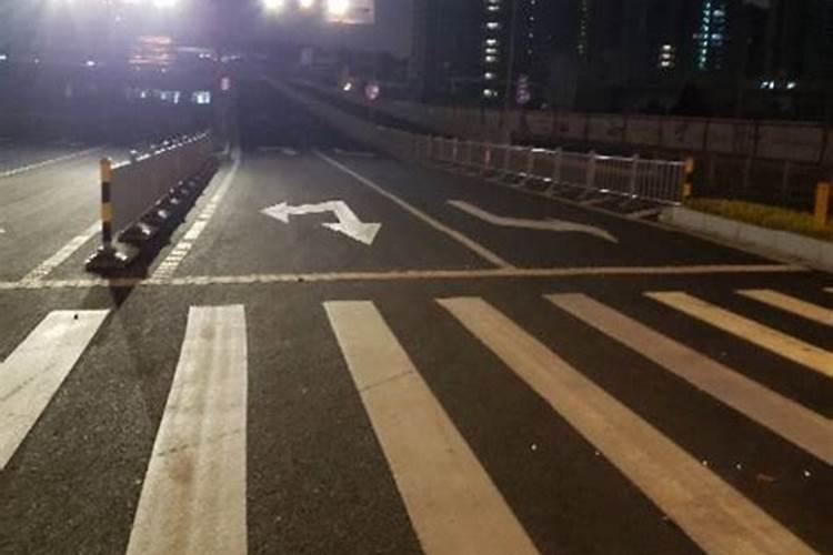 店面大门对着路好吗？