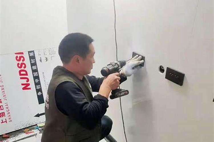 ...必须在门上面的墙上钻孔,这样会影响风水学吗？家里做生意的比较讲究...