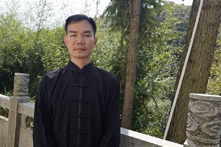 求高人看下我这个算命的是怎么看的？