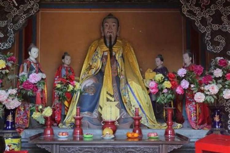 形容男子气质出尘的成语
