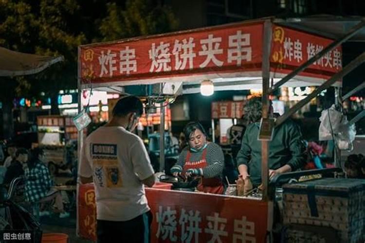 2025年选择街边摆摊营生好,还是进入职场上班好呢