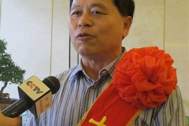上公墓看以世的老人都买什么东西？