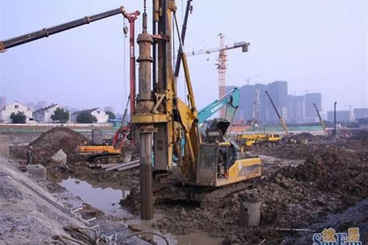 上海延安路高架锁龙柱是真是假？不布置风水阵就不能打桩成功？