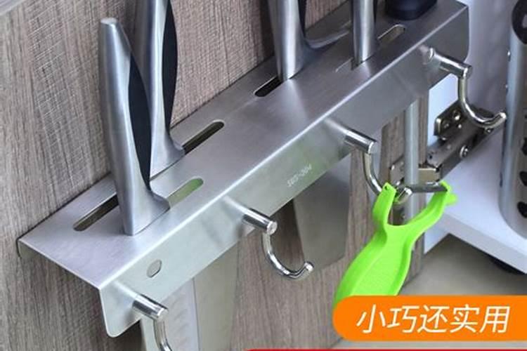 家里卧室墙上可以悬挂宝剑吗,主要是风水怎么样,请教算卦街风水大师们...