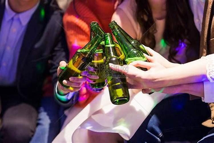 风水客厅摆放空酒瓶好吗