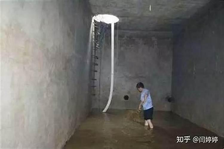 住宅大门口内有一口水井 风水上有说道没有 ？怎么解？