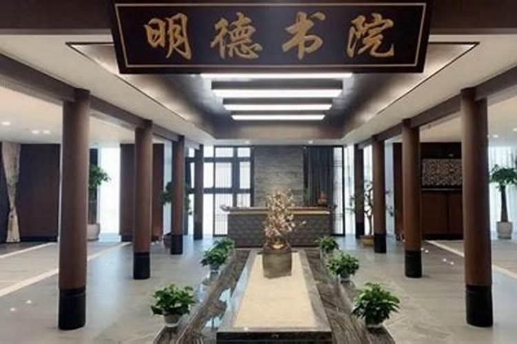 怎么找风水师傅看风水？风水师怎么请？请风水大师付多少钱？