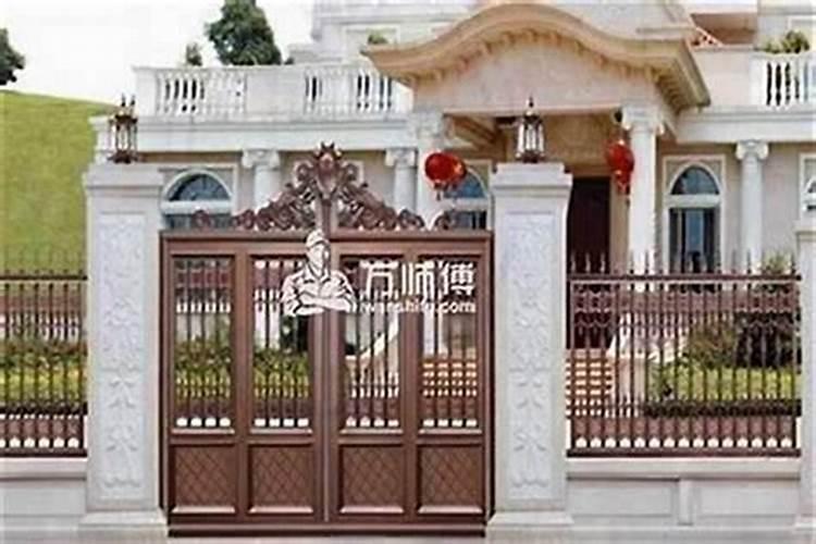 坎宅 入户大门比相邻两家邻居凹进去一些 风水上好不好？