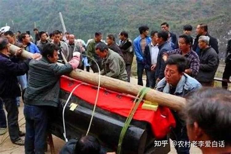 农村平房的大墙比房顶高好吗