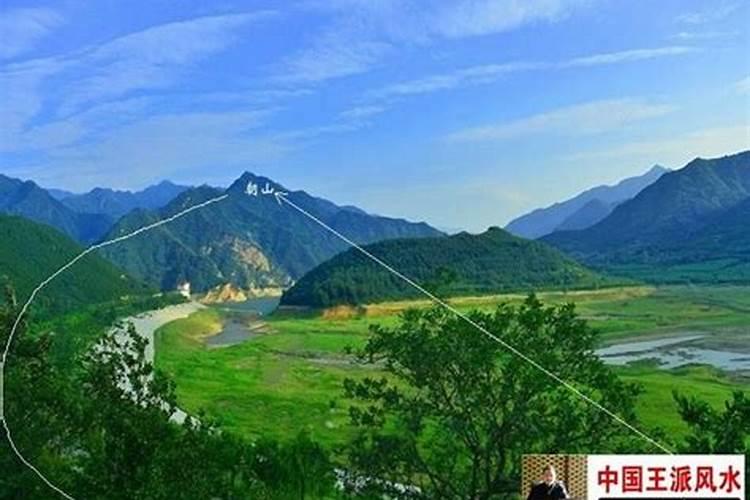 我的门面大门正对着对面大山,请问各位风水大师,这样好吗？