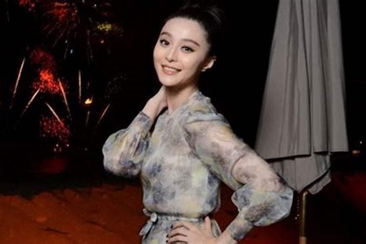 为什么范冰冰的翡翠戒指一戴就是六年？
