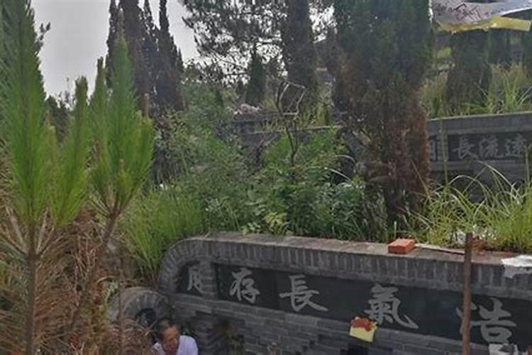 在下葬的时候都会请风水先生看坟地,坟地风水有什么禁忌吗？