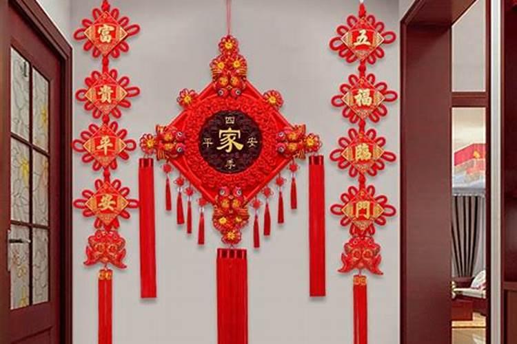 为什么居民会把窗户上挂个小圆镜是有什么风水吗