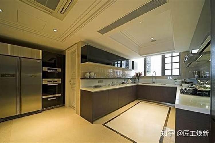 屋子左前面建厨房妈