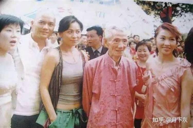 嫦娥的父亲和师父是谁？为什么猪八戒一碰她就被打入凡尘？