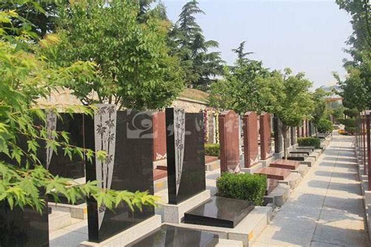 关于墓地周边有寺庙的说法？