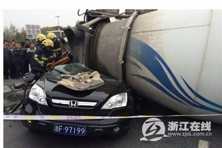 开车出车祸怎样化解最好？