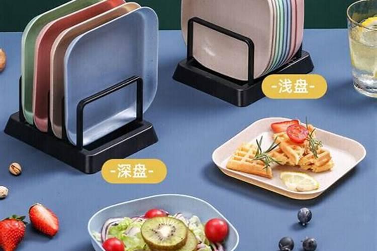 请问风水大师邻居窗口放了个碟子里面有个娃娃是什么意思