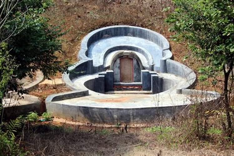 教你怎样看墓地风水