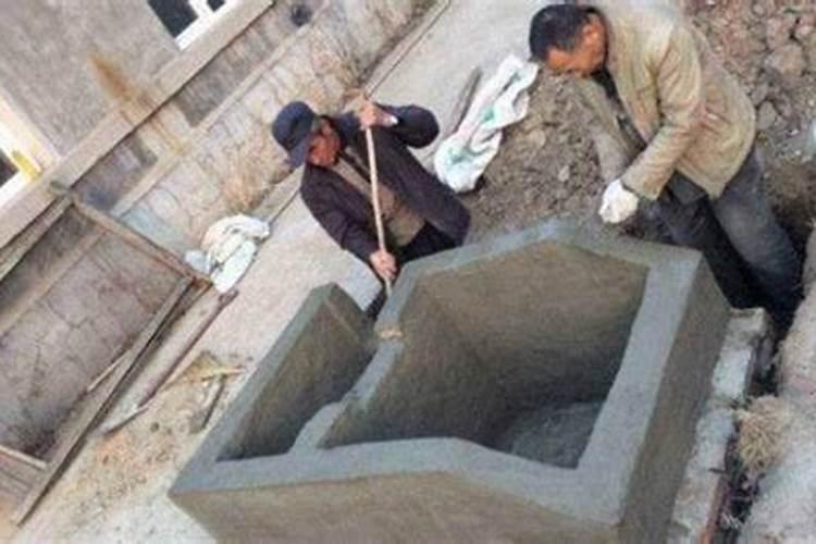 坐北朝南屋后东北角建化粪池好吗？