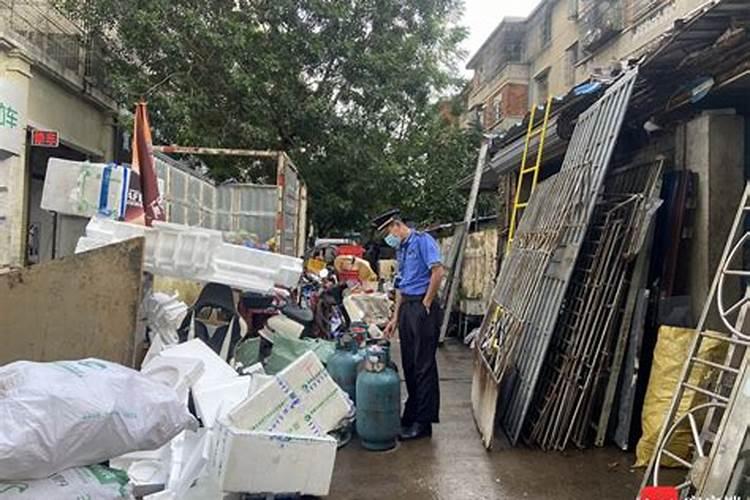 我家窗户对街是一个小的废品收购站 从风水学上讲。。