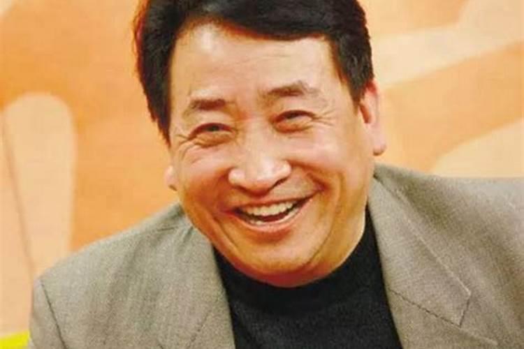 有人说郭德纲对侯震很好,是这样吗？为什么？