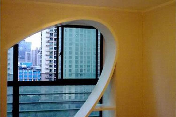 阳台对面有半圆形的建筑物风水好吗？