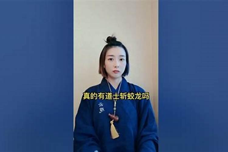 请问风水师穿什么衣服比较好