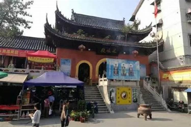感情、事业最近都不顺,哪里能找到给调整运势的师傅？