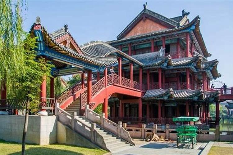 村里修古建牌坊看风水