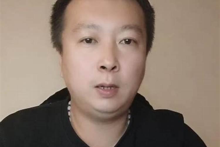 ...无聊在网上奉请成功。第三夜有个自称姓刘的电话咨询了我,说三到...