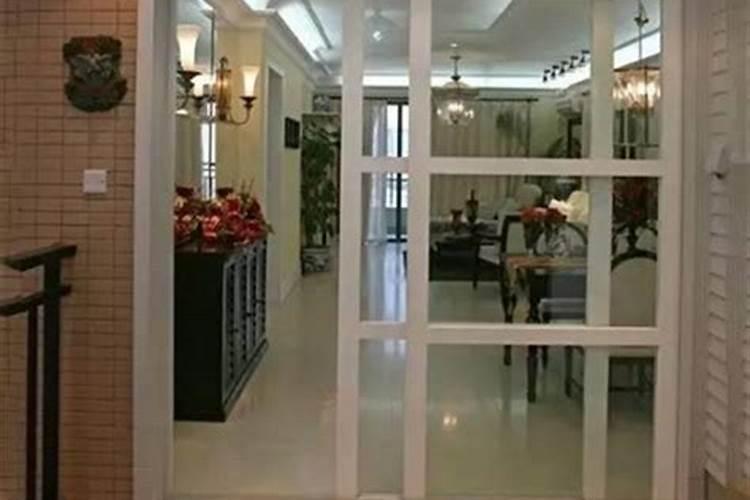 住家门前对城楼小屋好吗？