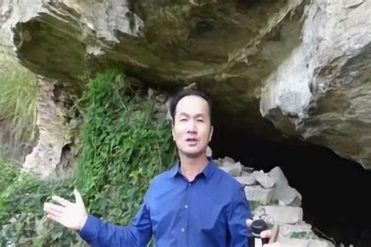构成美国白宫坚毅桌的木质是什么