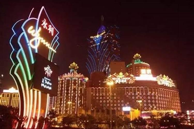 在政府部门工作,星期就做风水师违法吗？