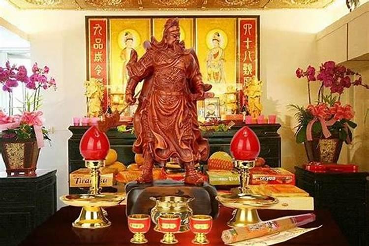 大师你好,我感觉你对风水有一定研究可否对我指点一二,我住西房,拜神位...
