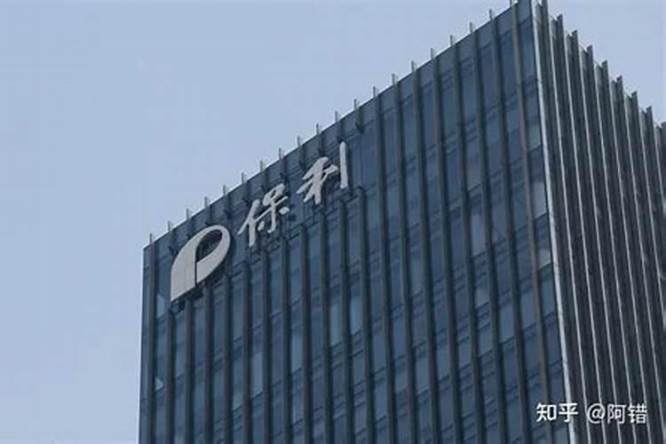 赌王时隔一年终于下葬,睡在八百万的金丝楠木棺材里,为什么到现在才下葬...
