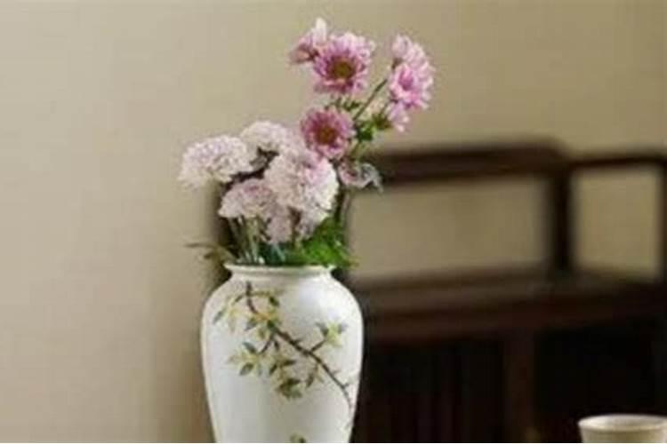 要漂亮也要风水:卧室内花瓶的风水讲究
