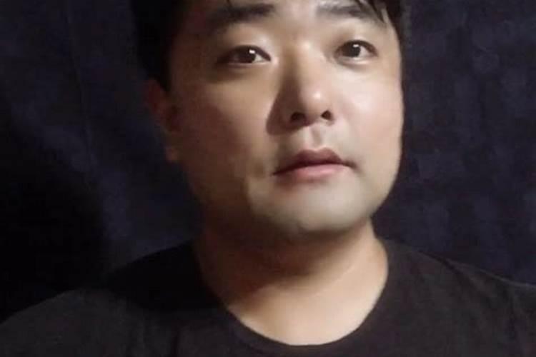 荣誉室展示指南:巧妙展示奖杯和牌匾