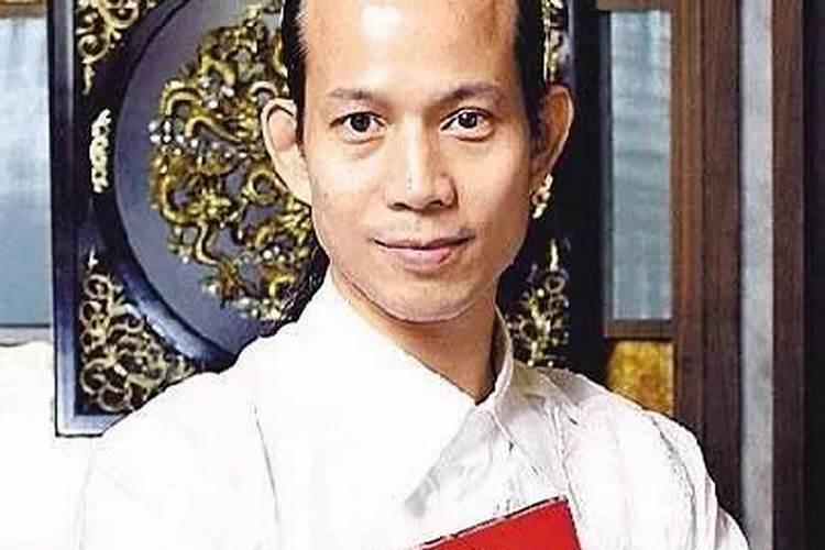 小说《隐世十族》里的十族分别是哪些？对应的家族姓氏是什么,要准确回答...