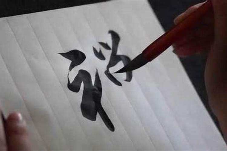 福建一百年古厝地板下挖出"八卦阵"是什么样的？
